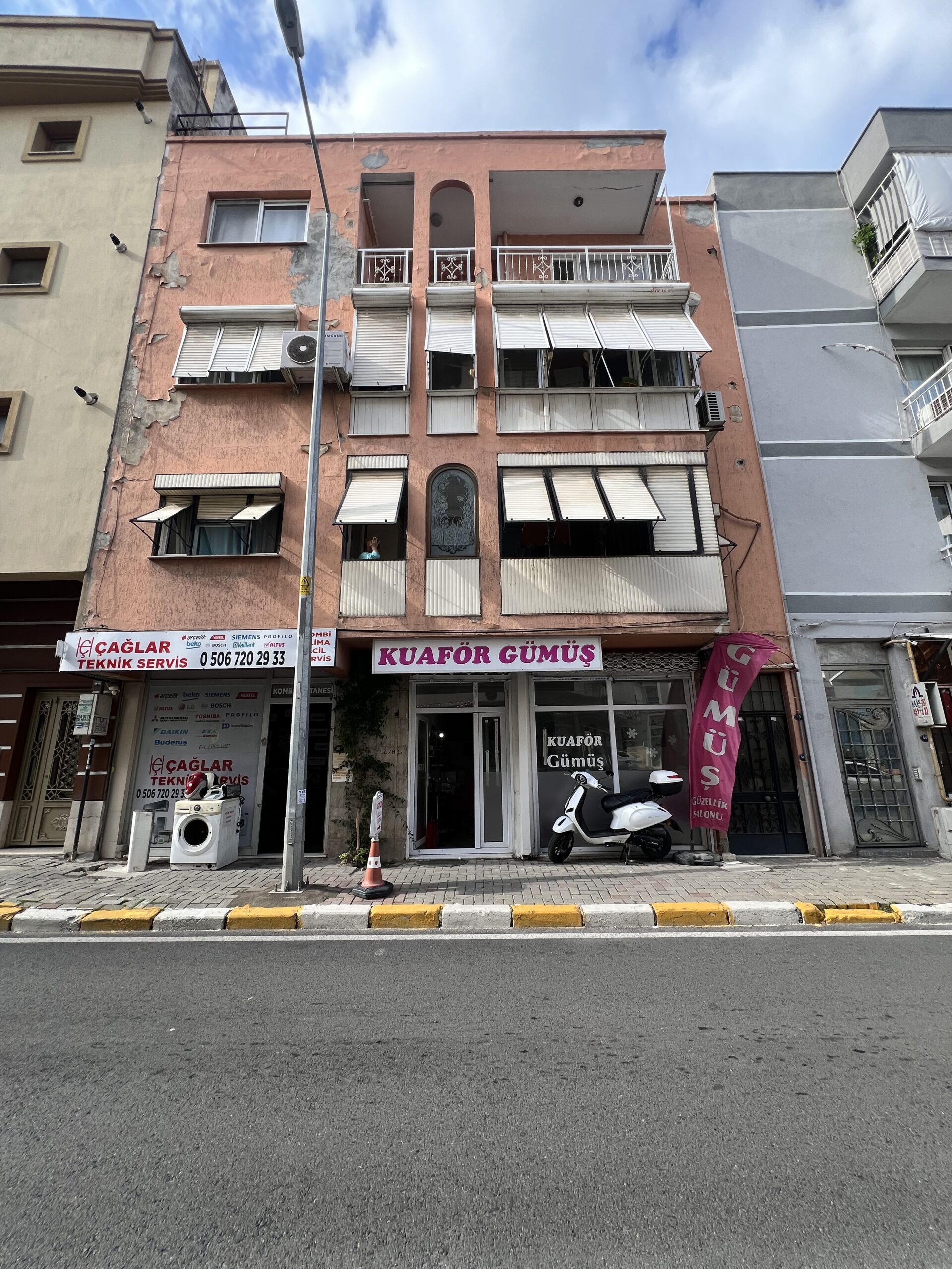 ZİYA GÖKALP CADDESİNDE DEVREN KİRALIK KUAFÖR SALONU