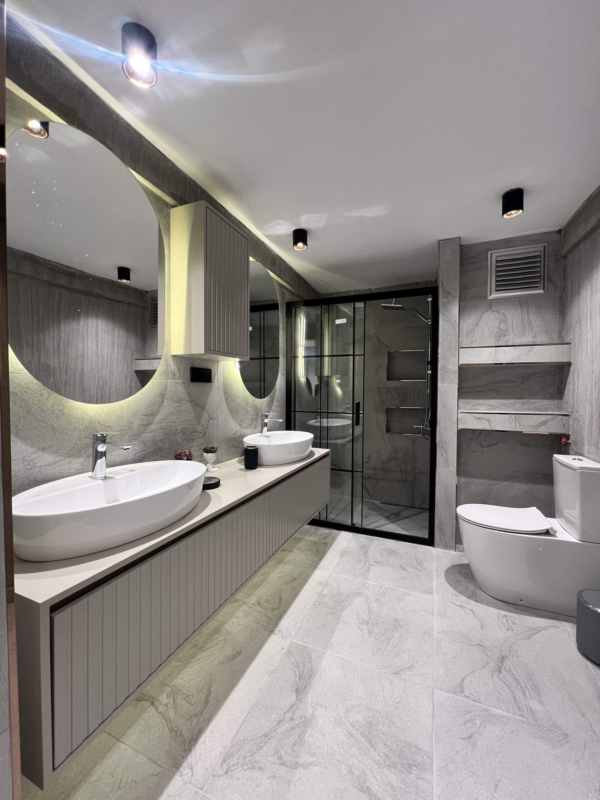 SAKARYA CADDESİNDE LUX TADİLATLI ASANSÖRLÜ SATILIK 3+1