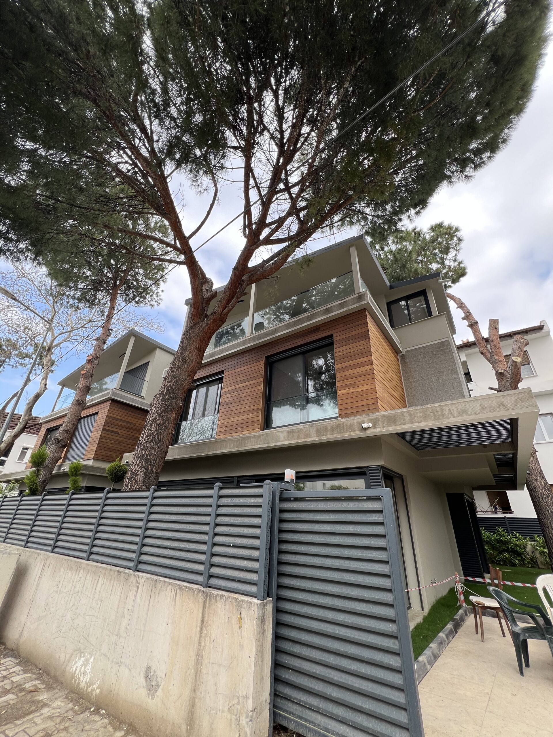 4+1 AKILLI SİSTEM ULTRA LUX BAHÇELİ 240m2 TRIPLEX VİLLA