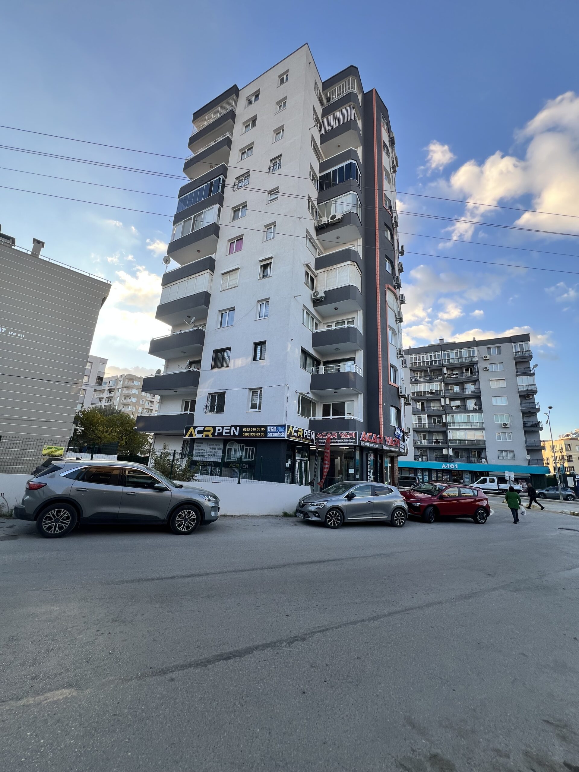 BUCA'DA KÖŞE KONUMLU ASANSÖRLÜ OTOPARKLI 3+1 SATILIK DAİRE